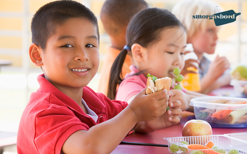 diverse group of children eating their lunch